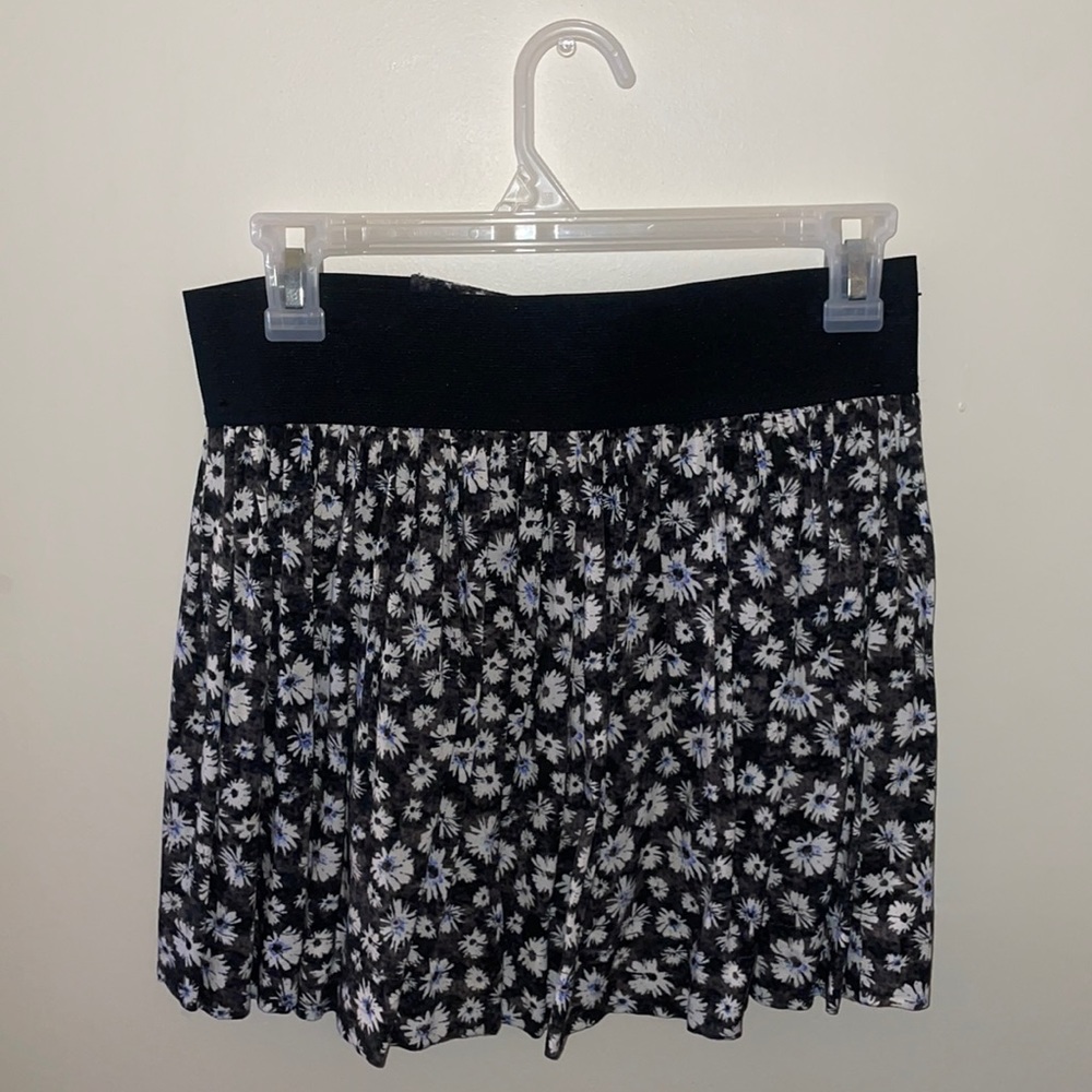 American eagle floral skirt with black band and buttons